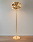 Geometric floor lamp in gold - vivahabitat.com