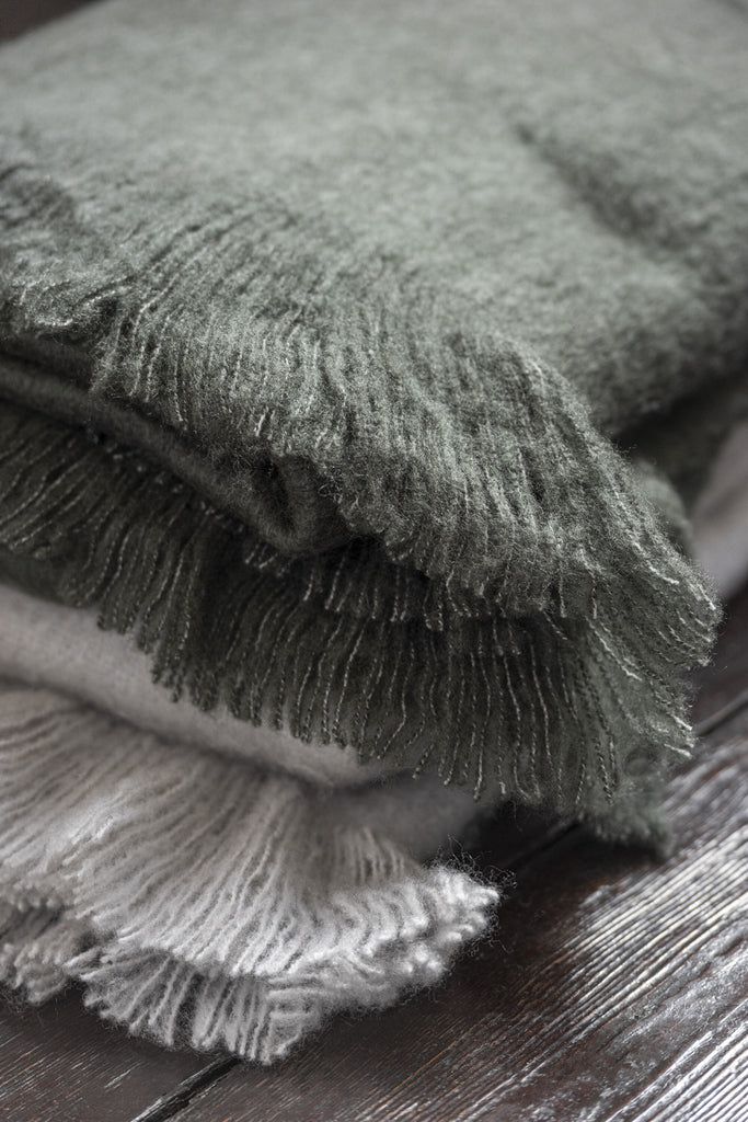 Throw With Fringes Polyester Anthracite - vivahabitat.com