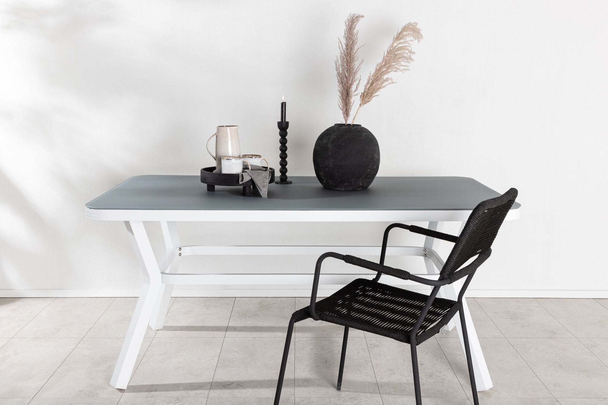 Venture Home Mesa de comedor Virya - Aluminio blanco / Vidrio gris - mesa pequeña
